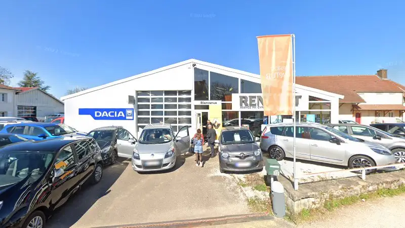 Vue de la rue devant Garage Renault - Dacia Fragnes, Fragnes-La Loyère