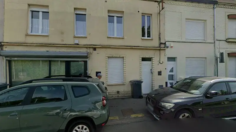 Vue de la rue devant Pièces Auto Annappes, Villeneuve-d'Ascq