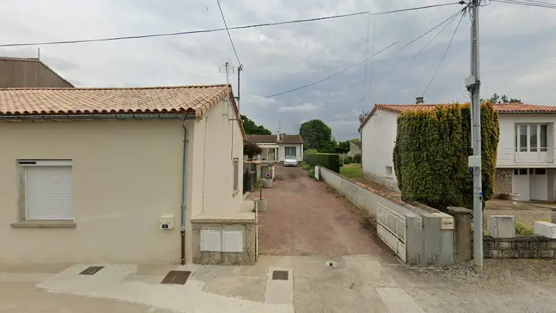 Vue de la rue devant Bernard Franck, Chasseneuil-sur-Bonnieure
