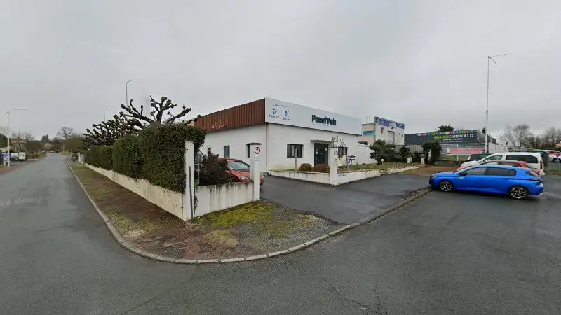 Vue de la rue devant CLINIC'AUTO SERVICES, Saint-Georges-des-Coteaux