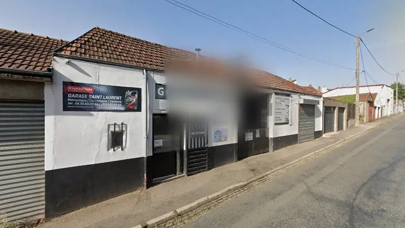 Vue de la rue devant Garage Saint Laurent, Le Creusot