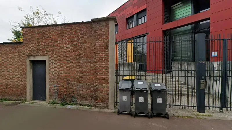 Vue de la rue devant Carrossier-préparateur-peintre HB, Tourcoing