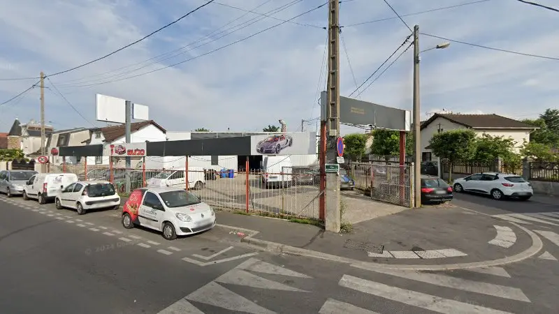 Vue de la rue devant B. J. Garages Automobiles, Gagny