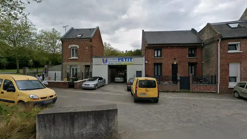 Vue de la rue devant Carrosserie Petit, Amiens