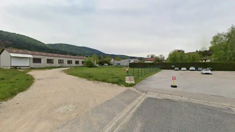 Vue de la rue devant SAS Techni Glass France, Groissiat