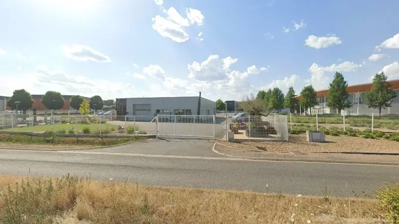 Vue de la rue devant ACS Poids Lourds, Varennes-Vauzelles