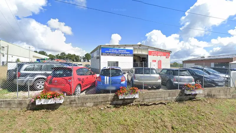 Vue de la rue devant Bosch Car Service Garage Lopez, Rignieux-le-Franc