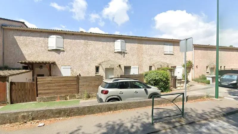 Vue de la rue devant CTA Gueirard, Villeneuve-Loubet