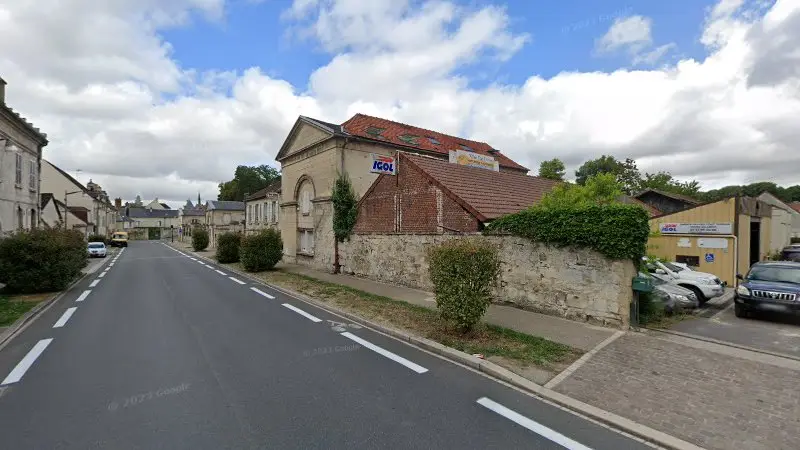 Vue de la rue devant Villers Tout Terrain, Villers-Cotterêts