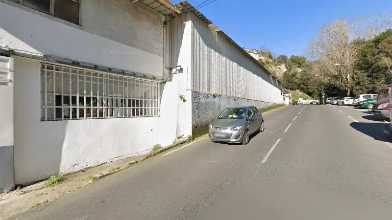 Vue de la rue devant Garage Victoria Automobile - Concessionnaire Lada, Nice