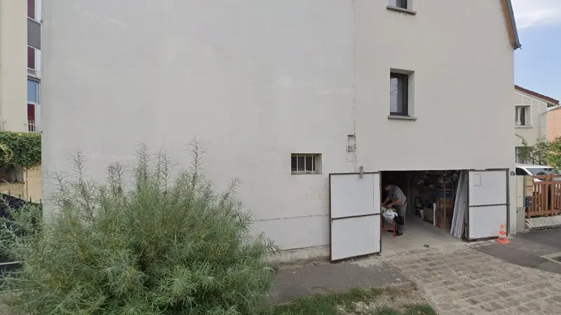 Vue de la rue devant Jean Jaurès Automobile, Alfortville