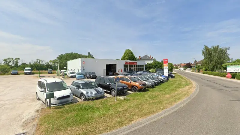 Vue de la rue devant Garage des Rampes - MOTRIO, Saint-Germain-du-Bois