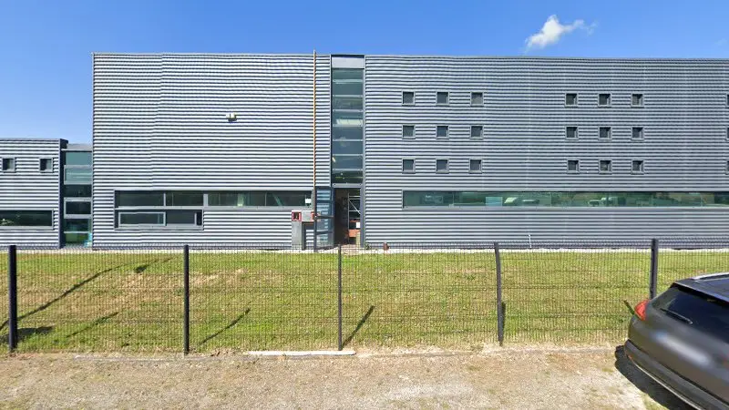 Vue de la rue devant DEALGLASS SEINE-ET-MARNE, Meaux