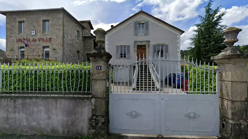 Vue de la rue devant Garage Moulin Express Pneus, Lalevade-d'Ardèche