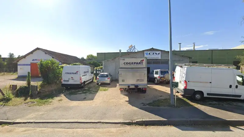 Vue de la rue devant Fab-auto, Les Avenières Veyrins-Thuellin