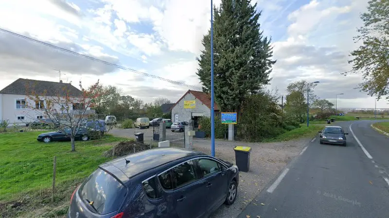 Vue de la rue devant Garage De La Chaume des Pendus, Sermoise-sur-Loire