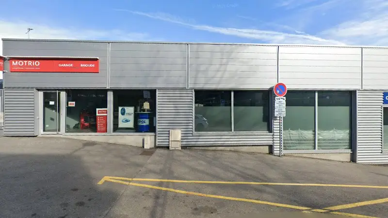 Vue de la rue devant Garage Philip Brioude - Motrio, Saint-Étienne