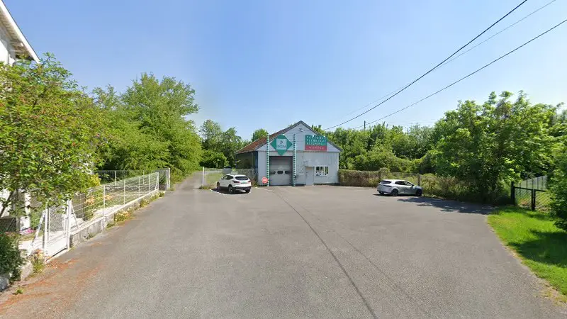 Vue de la rue devant DEKRA Technical Inspection Center, Sault-lès-Rethel