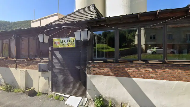Vue de la rue devant Eurorepar Sarl Garage T W, Bogny-sur-Meuse