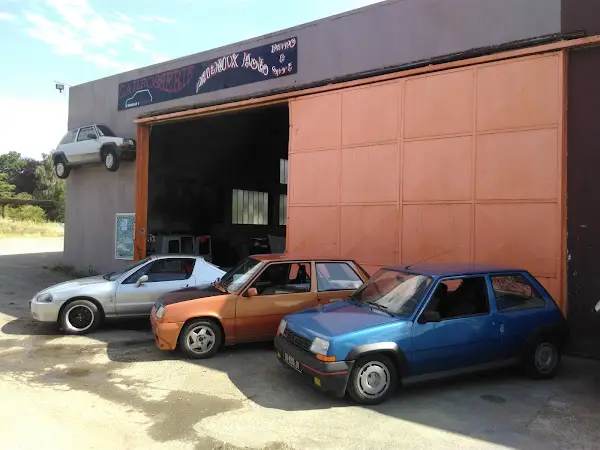 Photo publiée sur la fiche Google de Phenix Auto Retro & Sport, Manthes