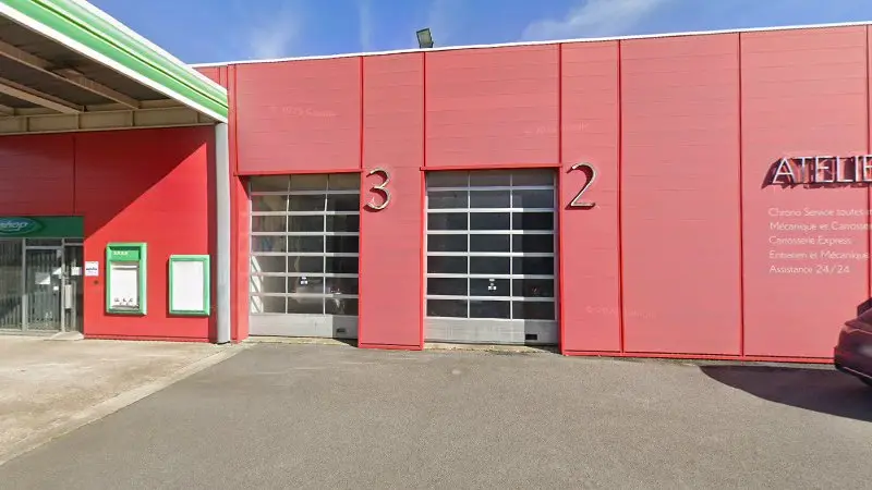 Vue de la rue devant Garage S.r.a.n., Nogent-le-Rotrou