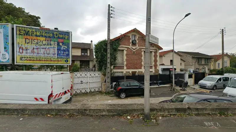 Vue de la rue devant KMJ body car, Aulnay-sous-Bois
