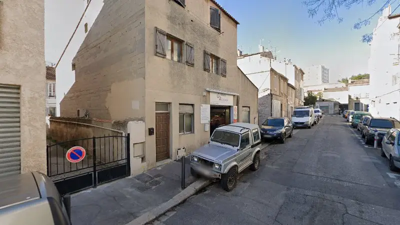 Vue de la rue devant Eurorepar Garage Achard, Marseille