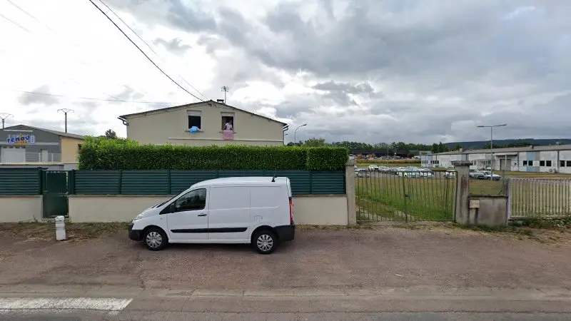 Vue de la rue devant AXIAL - CARROSSERIE GEORGES DE SOUSA, Autun