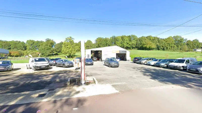Vue de la rue devant Eurorepar Garage Gorce Et Bardet Fils, Confolens