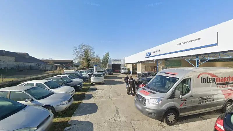 Vue de la rue devant Carrosserie Toutes Marques, Cazères