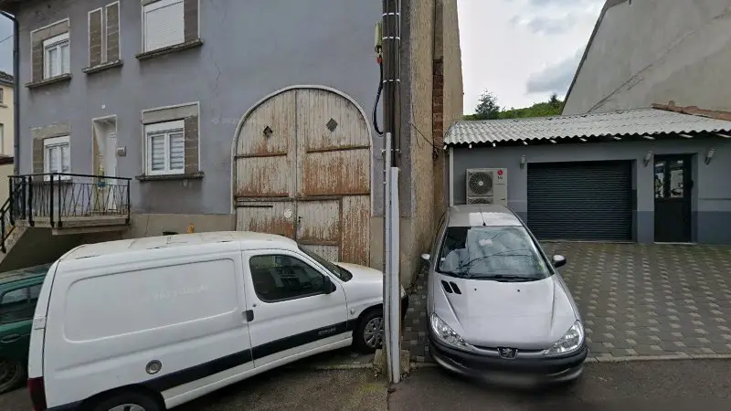 Vue de la rue devant Taz' Cars, Hargarten-aux-Mines
