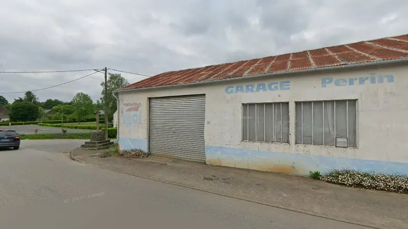 Vue de la rue devant Garage Perrin, Saint-Martin-sur-Oust