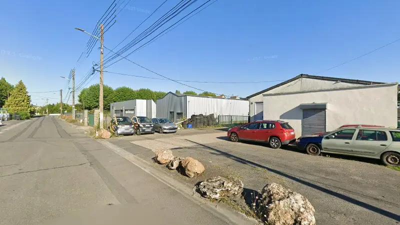 Vue de la rue devant RF automobile, Montlouis-sur-Loire