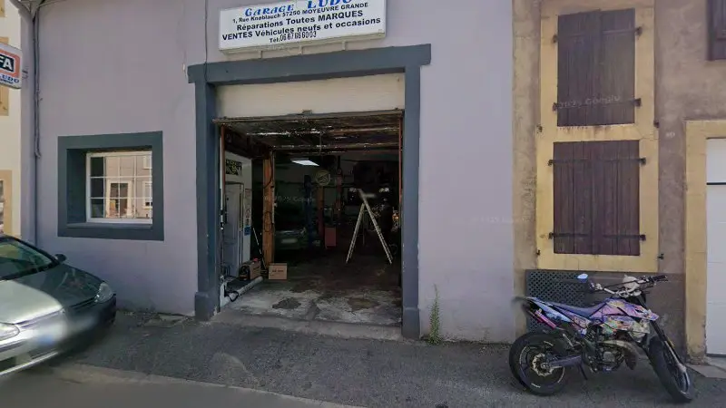 Vue de la rue devant Garage Ludo, Moyeuvre-Grande