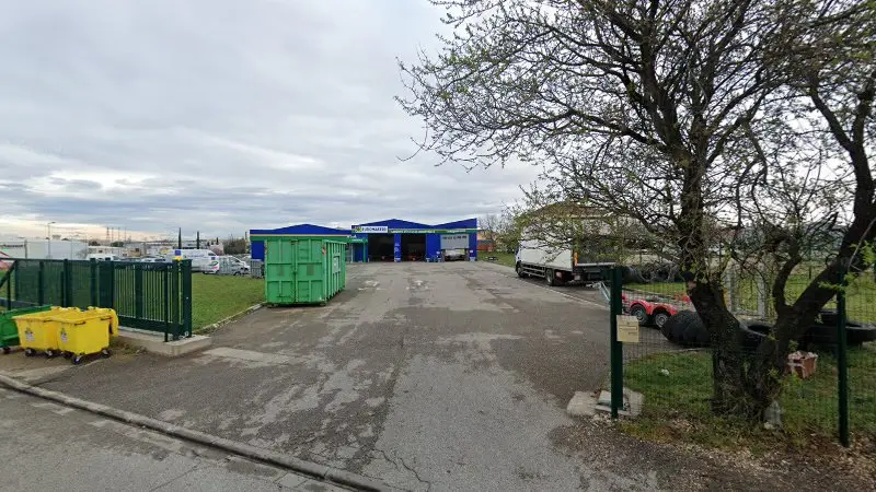 Vue de la rue devant France Pare-Brise - Chez Euromaster, Le Pontet