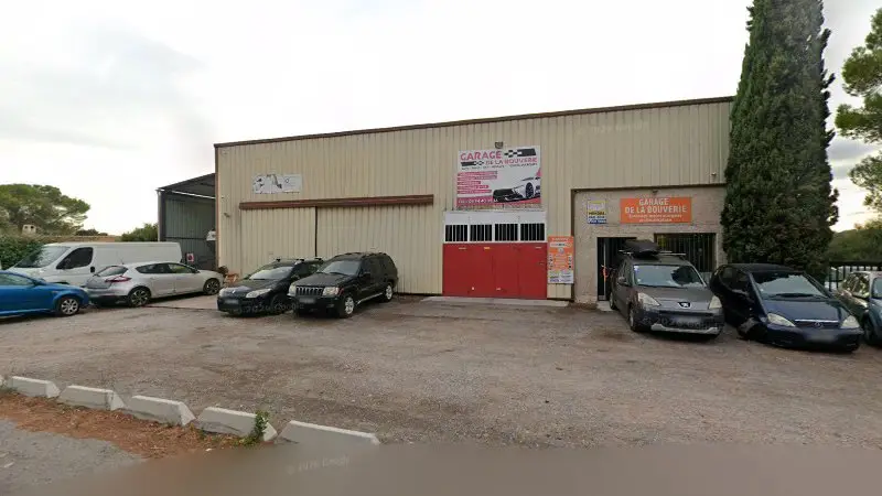 Vue de la rue devant Garage De La Bouverie, Roquebrune-sur-Argens