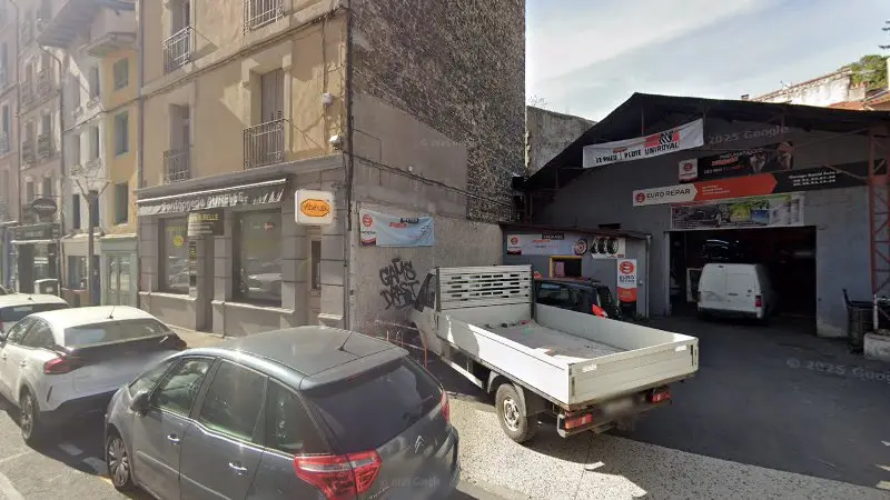 Vue de la rue devant Garage Pellissier Johnny, Le Puy-en-Velay