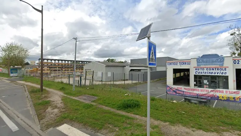 Vue de la rue devant Auto Contrôle Castelneuvien, Châteauneuf-sur-Loire