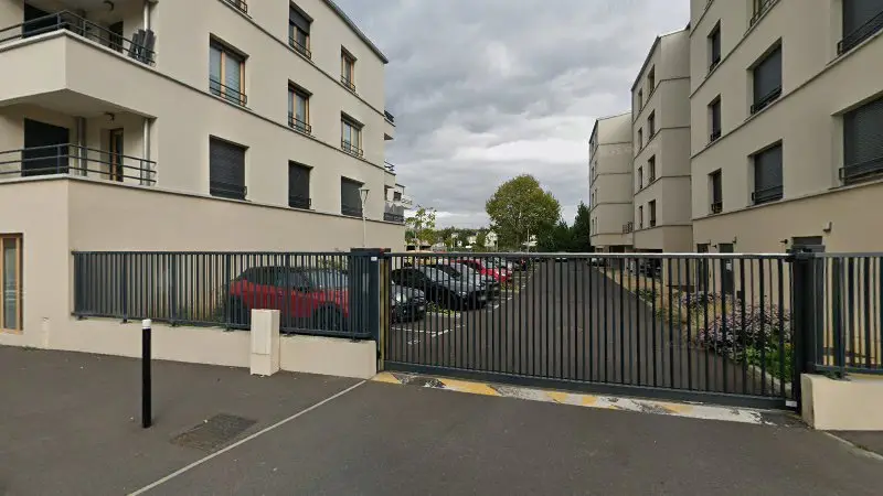 Vue de la rue devant CARROSSERIE ACTION AUTOMOBILE, Gonesse