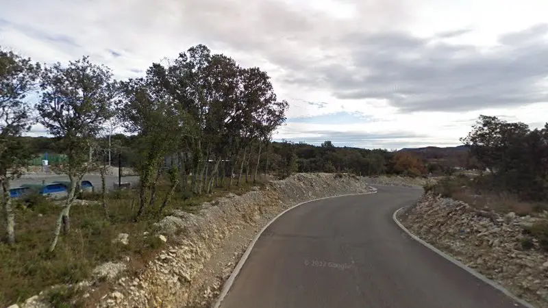 Vue de la rue devant France Pare-Brise - Chez Eco Pneus, Quissac
