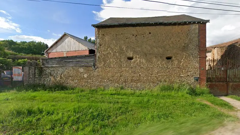 Vue de la rue devant Massey tracteur, Boutigny-Prouais