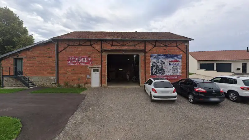 Vue de la rue devant Garage Moto Service, Champigny-lès-Langres