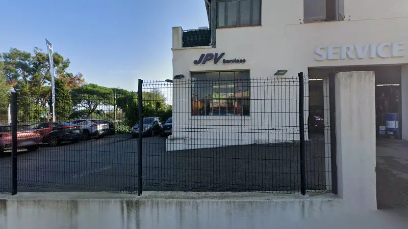 Vue de la rue devant MIA AUTOMOBILES Gassin Toyota, Gassin