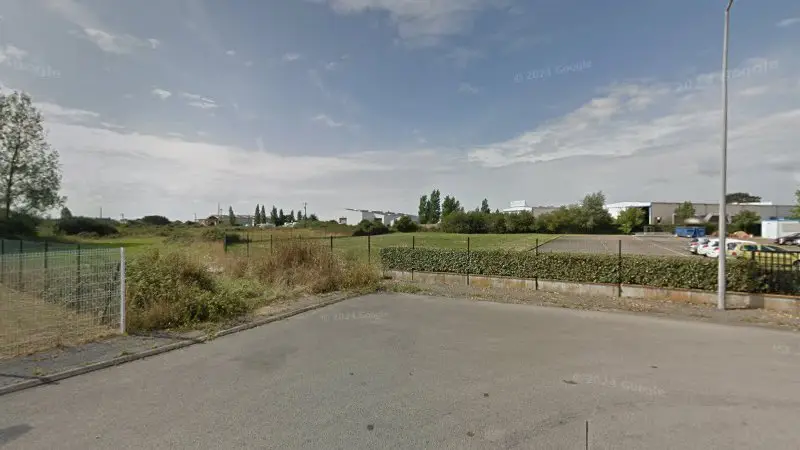 Vue de la rue devant Contrôle Technique Poids Lourds de Montoir, Montoir-de-Bretagne