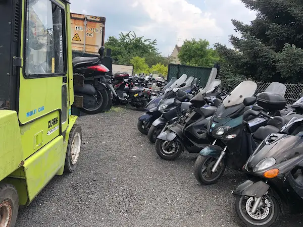 Photo publiée sur la fiche Google de enlèvement d’épave scooter et moto, Paris