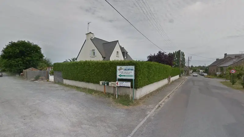 Vue de la rue devant Carrosserie Lelièvre EURL, Saint-Lunaire