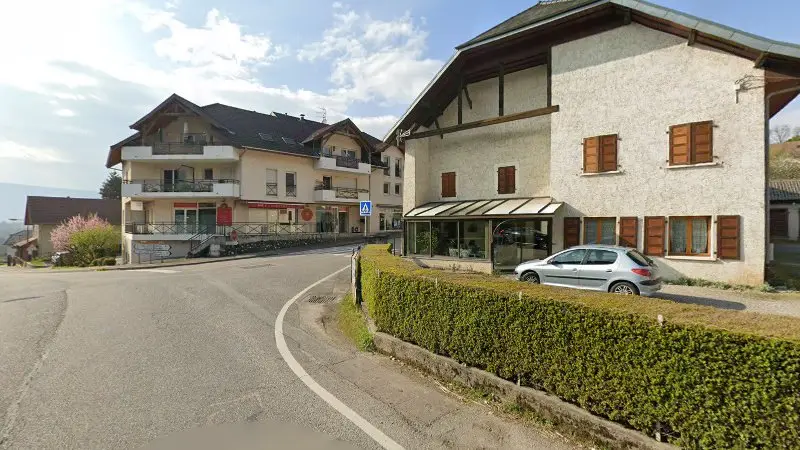 Vue de la rue devant X'alps controles, Hauteville-sur-Fier