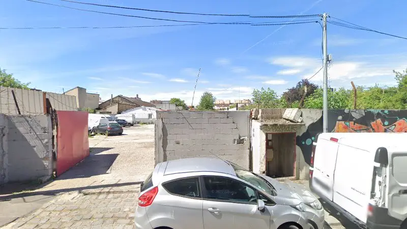 Vue de la rue devant Auber Dépann Services, Aubervilliers