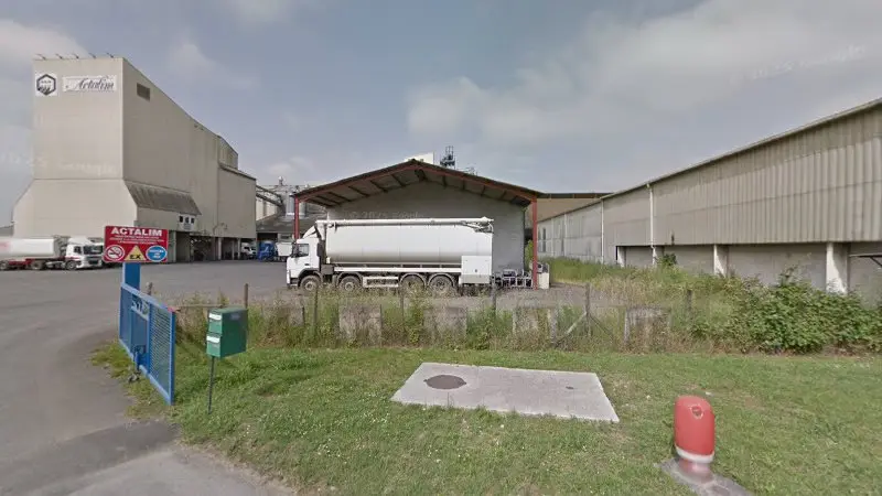 Vue de la rue devant Garage Poids Lourds Aubrais, Vic-en-Bigorre
