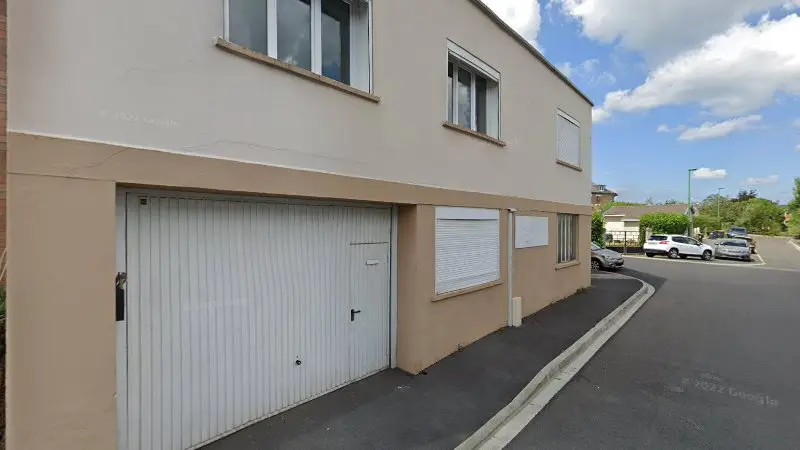 Vue de la rue devant Carrosserie Oger, Charleville-Mézières